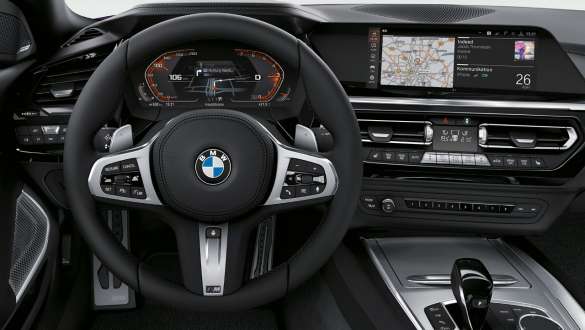  Variable sport steering.