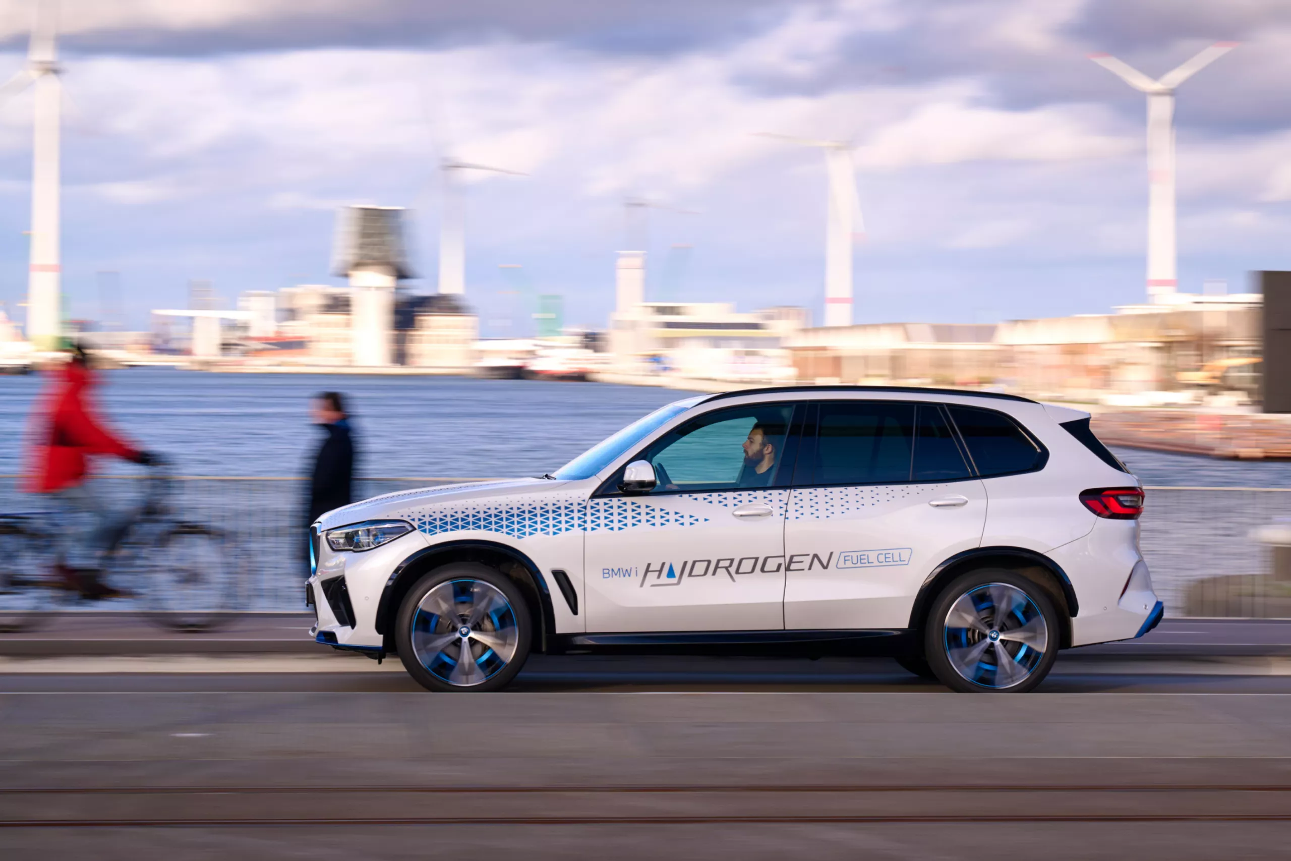 Electric driving pleasure. With hydrogen.