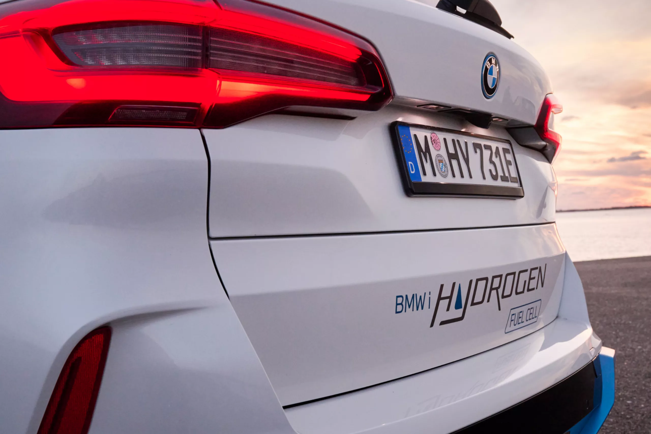 Pilot and pioneer. The iX5 Hydrogen pilot fleet.