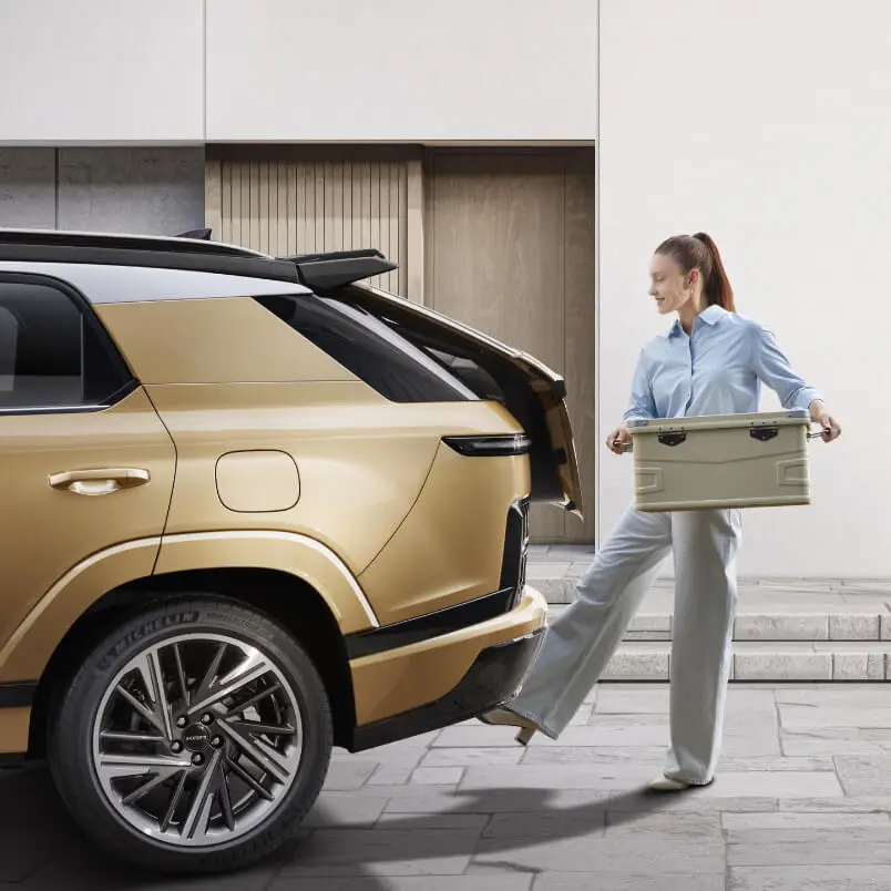 Hands-free power tailgate