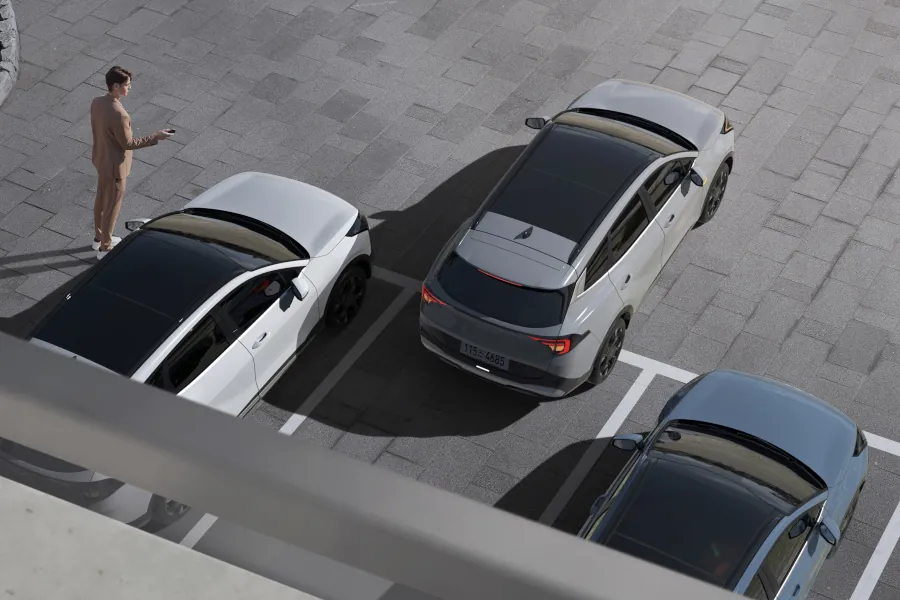 Convenience A world of ease. Remote Smart Parking Assist[W]