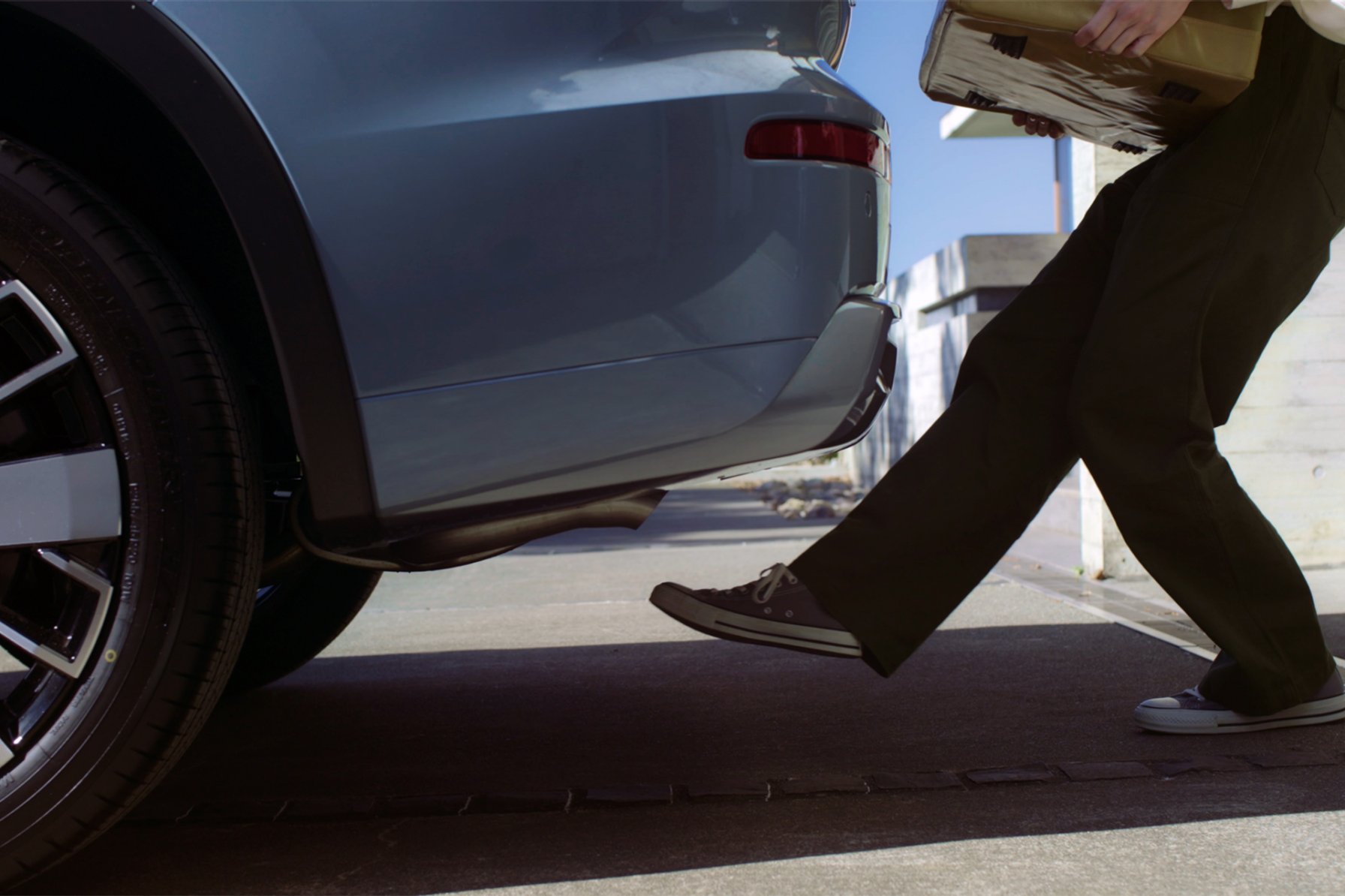Flaunt that hands-free tailgate.