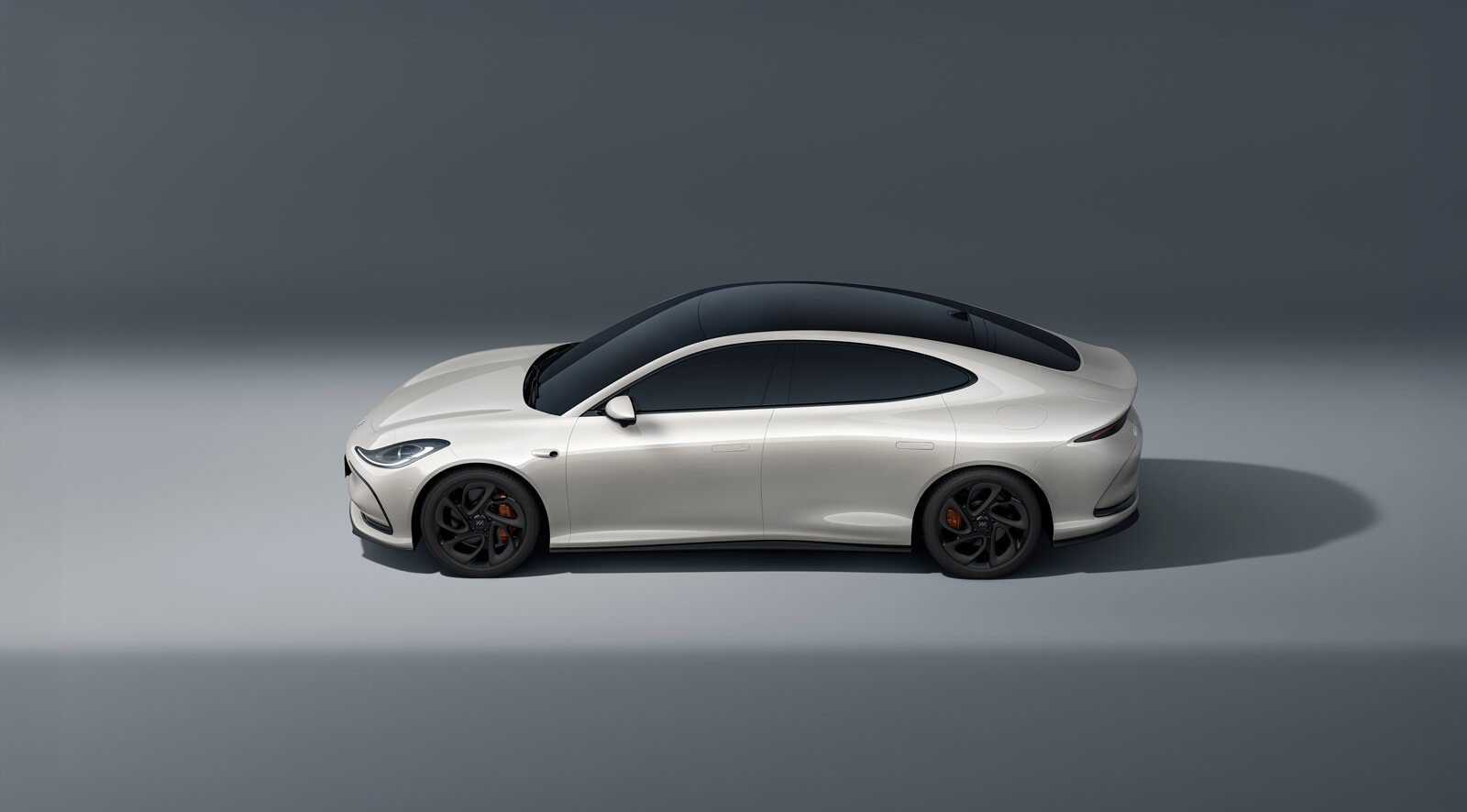 Sloping fastback design