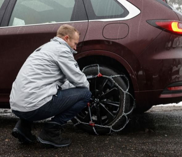 MAZDA CX-80 TECH DRIVE: FITTING SNOW CHAINS