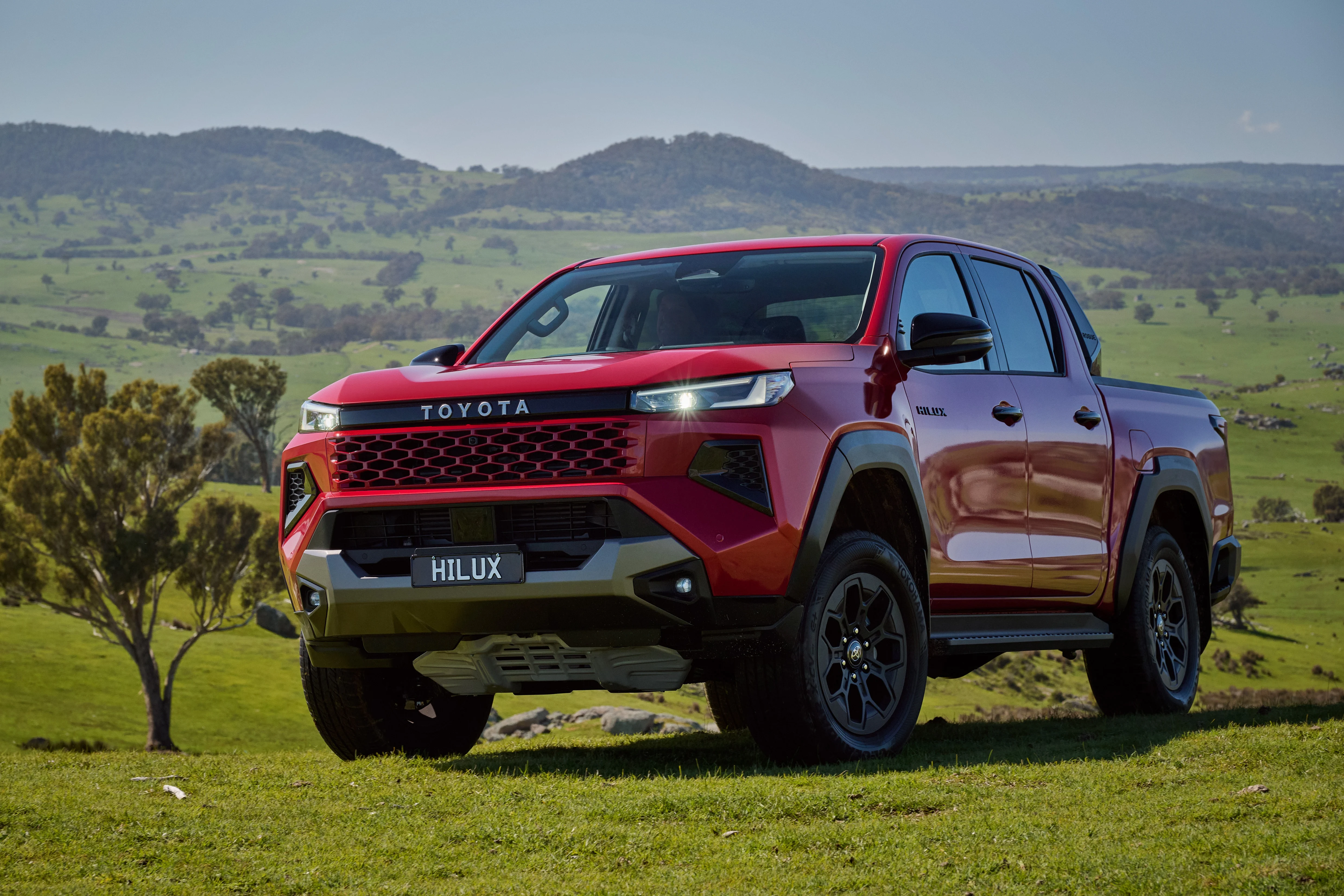TOYOTA UNVEILS NEW HILUX WITH BOLD DESIGN, INCREASED SAFETY AND TECHNOLOGY, AND IMPROVED DRIVEABILITY AND COMFORT