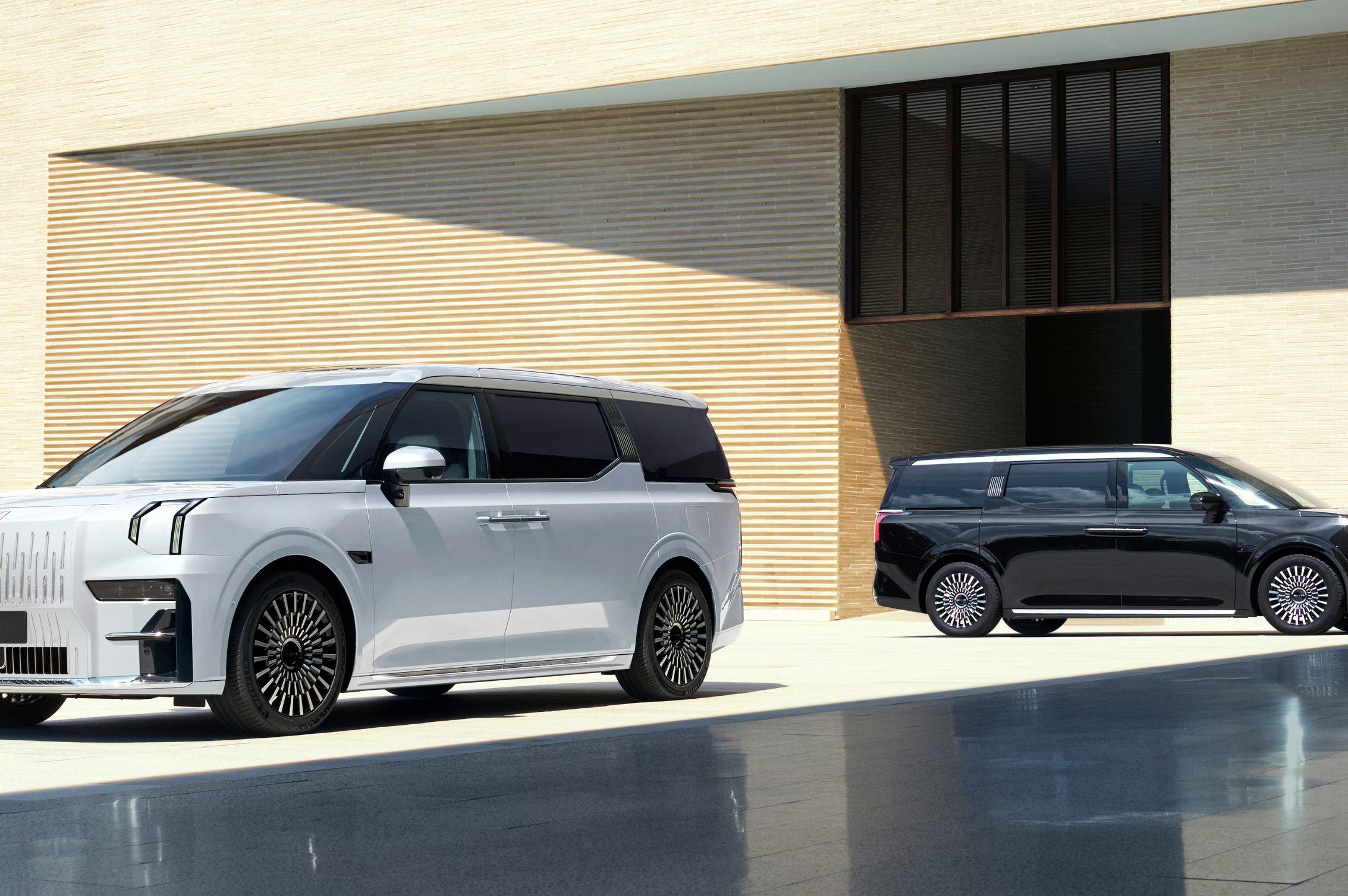 Zeekr 009 FWD Delivers Best-in-Range Efficiency Without Compromising Luxury