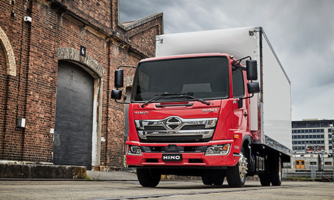 500 SERIES MEDIUM-DUTY RANGE Standard cab