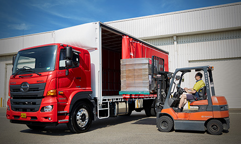 500 SERIES MEDIUM-DUTY RANGE Wide Cab