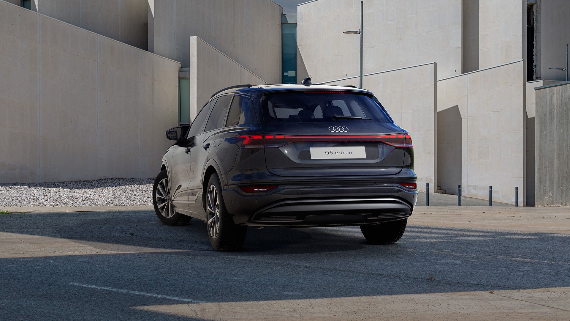 Audi Q6 e-tron 185kW RWD with metallic paint Image